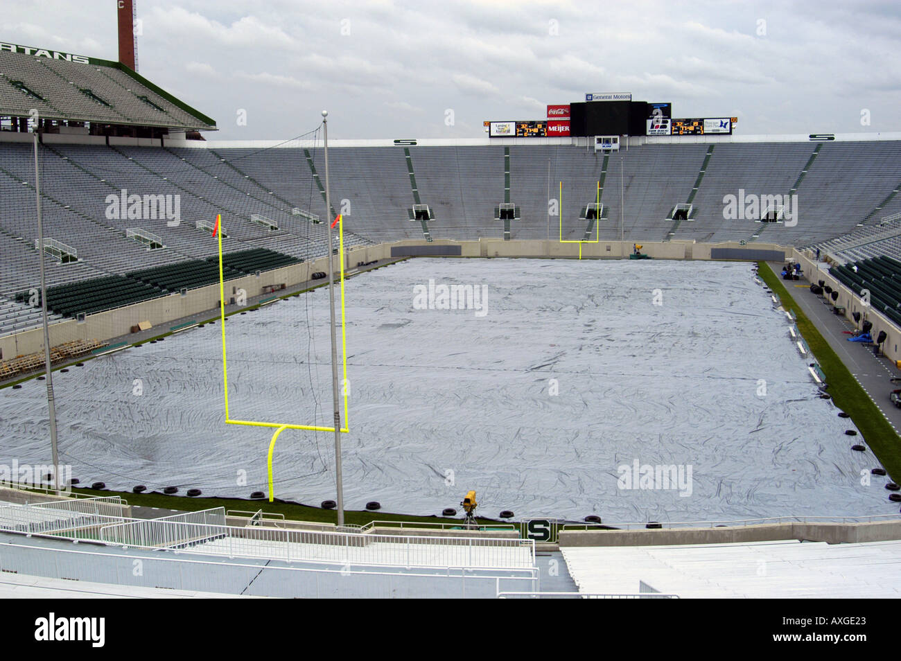 Michigan State University vide ou terrain de football stadium Banque D'Images Michigan State University vide ou terrain de football stadium Banque D'Images