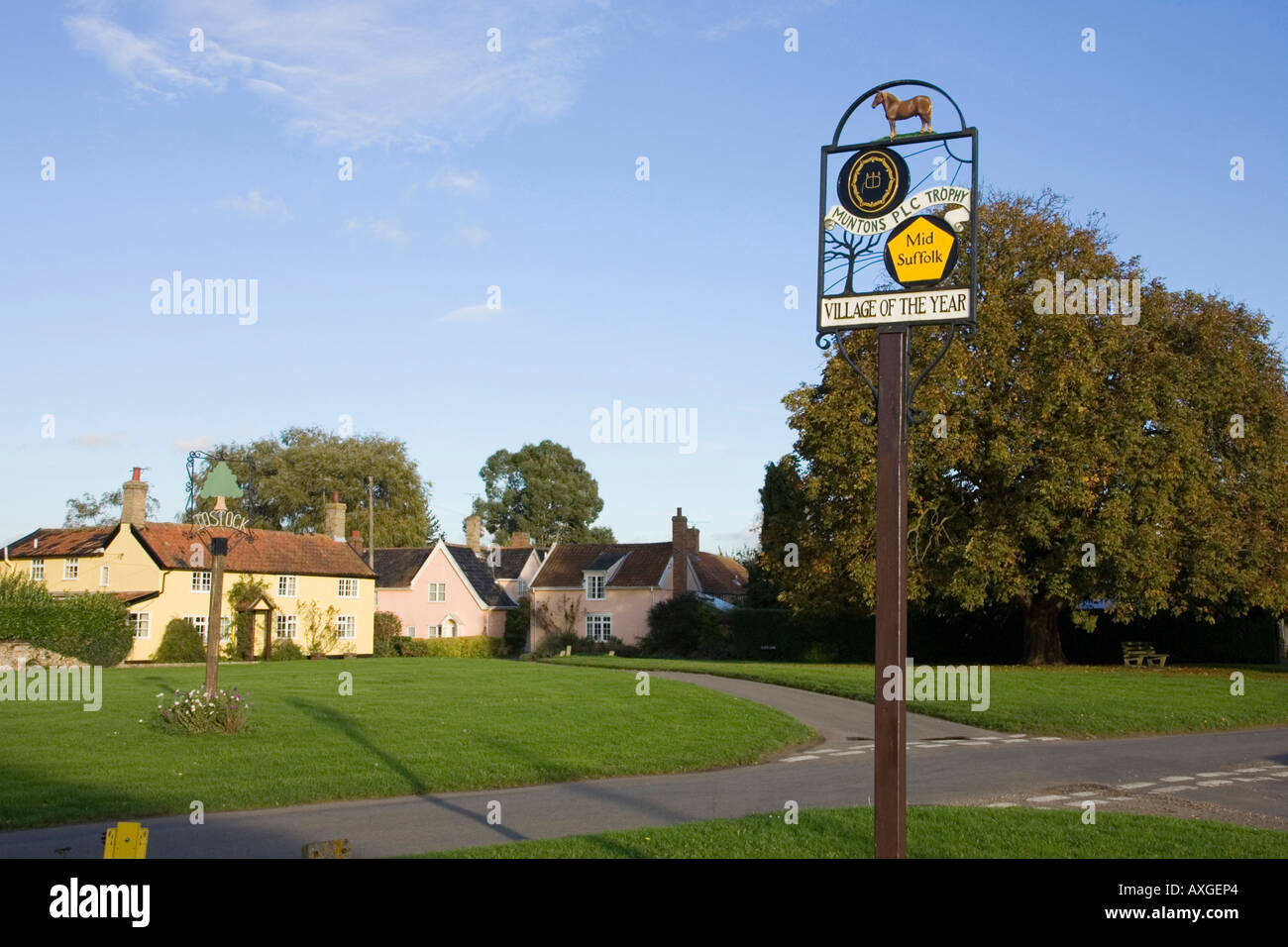 Le village de vert Tostock dans le Suffolk, UK Banque D'Images