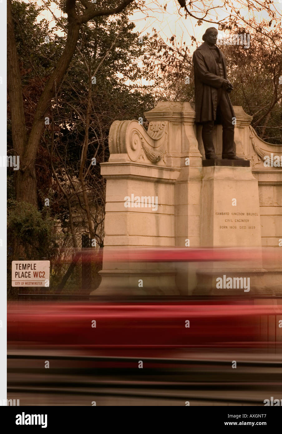 Isambard Kingdom Brunel statue sur l'Embankment London UK Banque D'Images