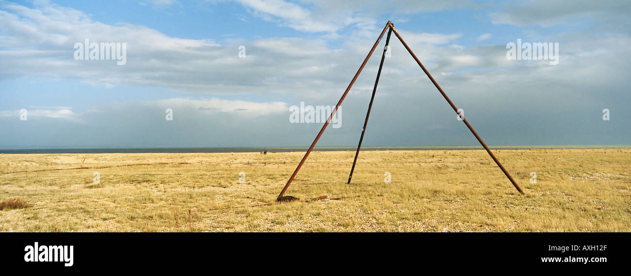 Triangle à Dungeness fabriqués à partir de poteaux d'acier Banque D'Images