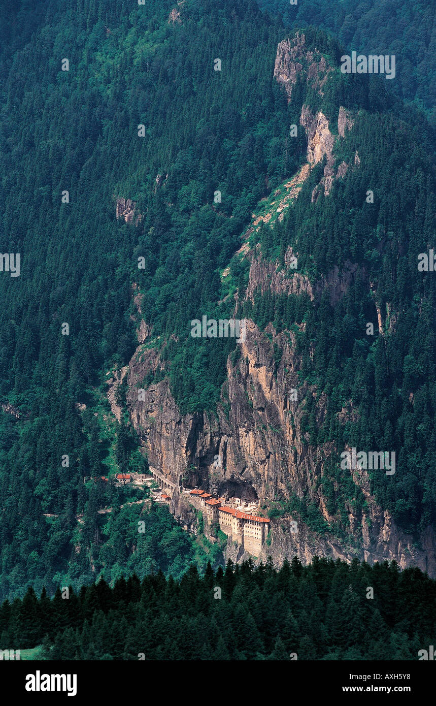Vue exceptionnelle du monastère de Sumela sur des montagnes de cliif Karadag Zigana Turquie Trabzon Banque D'Images