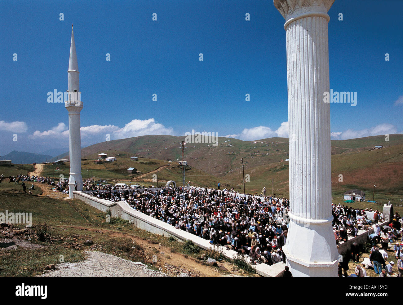 Vendredi prient dans la mosquée en plein air de la Turquie Trabzon Montagnes Zigana Banque D'Images
