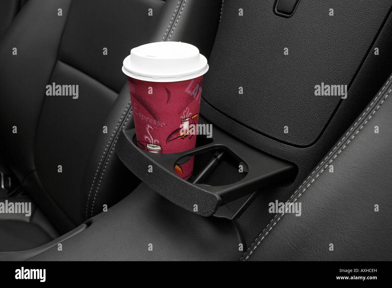 2008 Saturn Sky Red line in - Support de tasse avec Prop Banque D'Images