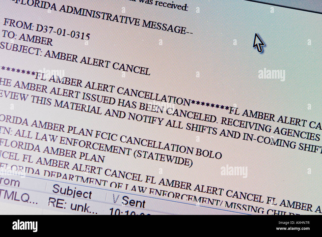 Annulation d'alerte Amber d'un enfant disparu comme vu sur un écran d'ordinateur de la police Banque D'Images