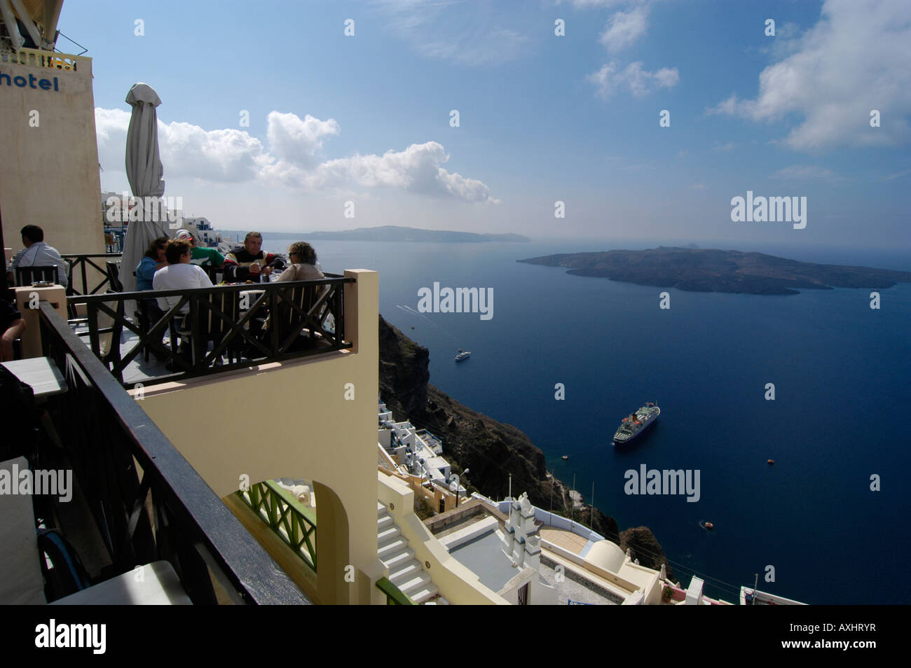 Thira avec vue sur le volcan à l'île de Santorin, Grèce 2006 Banque D'Images