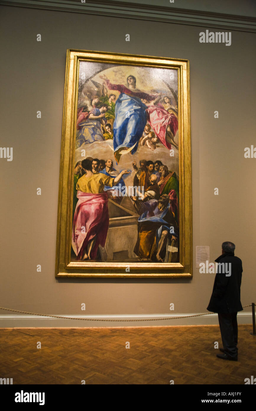 Chicago Illinois Man viewing l'Assomption de la Vierge peint par El Greco à l'Art Institute of Chicago gallery Banque D'Images