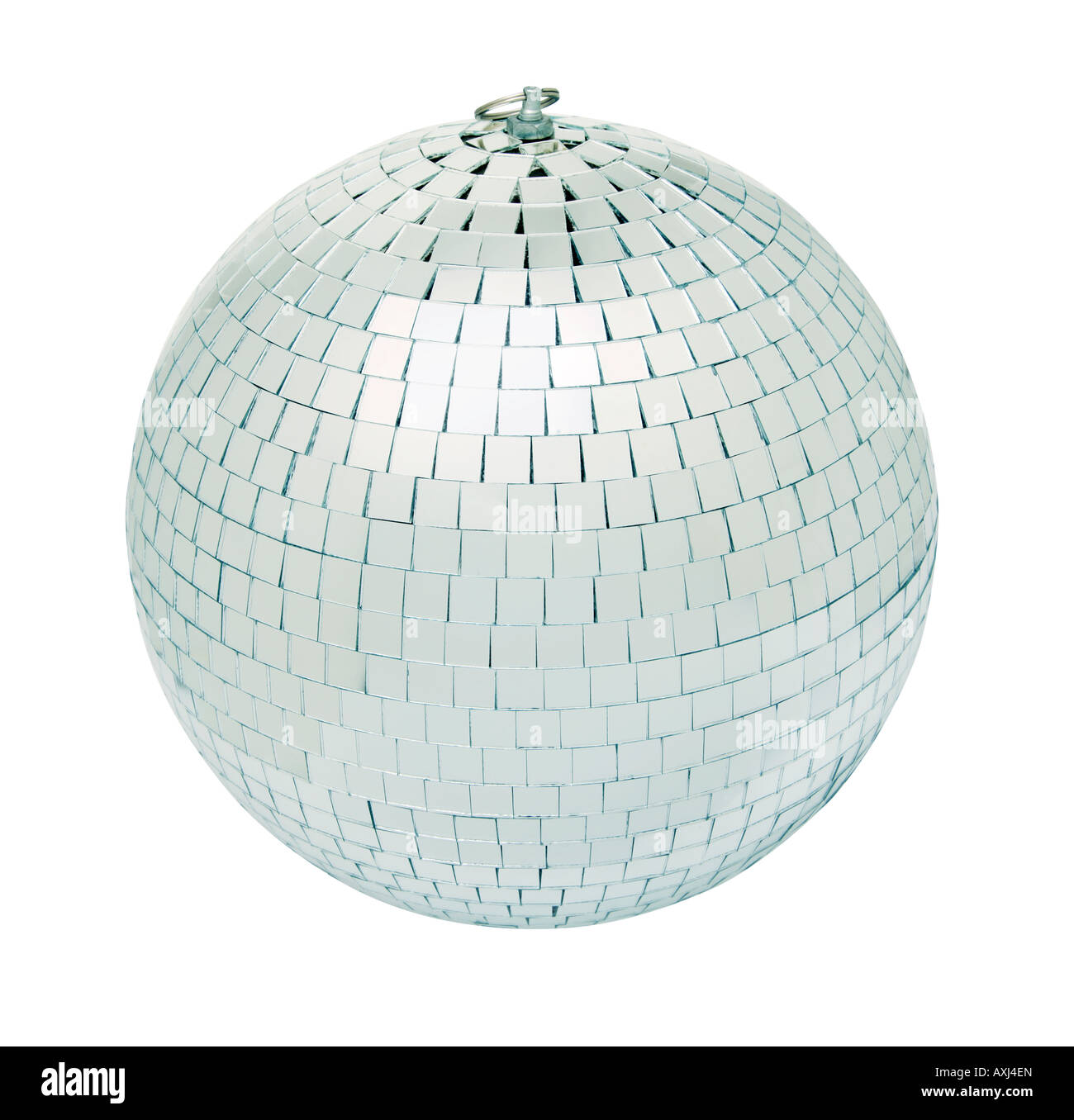 Du vrai disco mirrorball isolé sur fond blanc tourné en studio avec éclairage même Banque D'Images