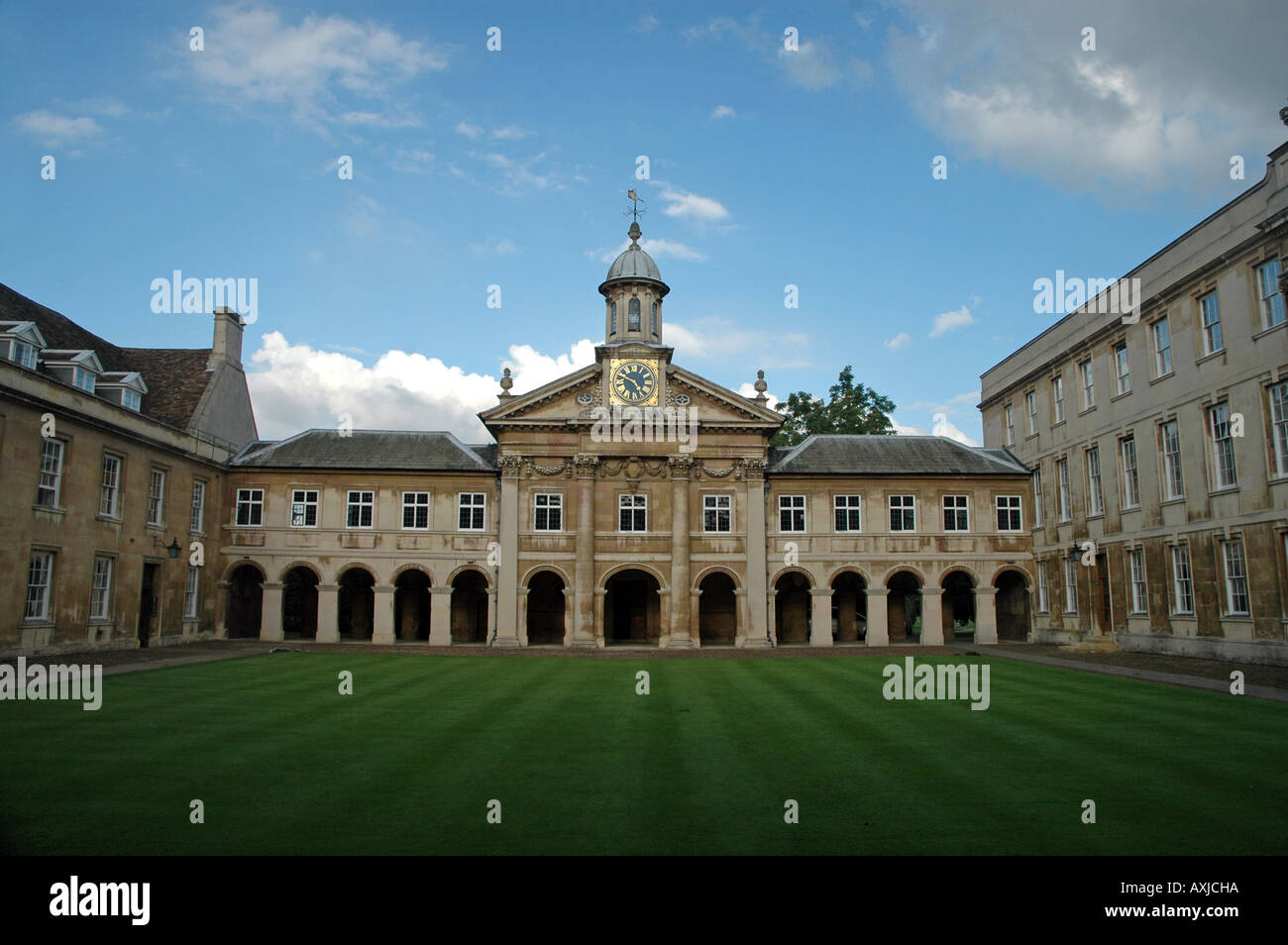 Chapelle de l'Emmanuel College sur l'avant cour dans Cambridge, Royaume-Uni Banque D'Images Chapelle de l'Emmanuel College sur l'avant cour dans Cambridge, Royaume-Uni Banque D'Images