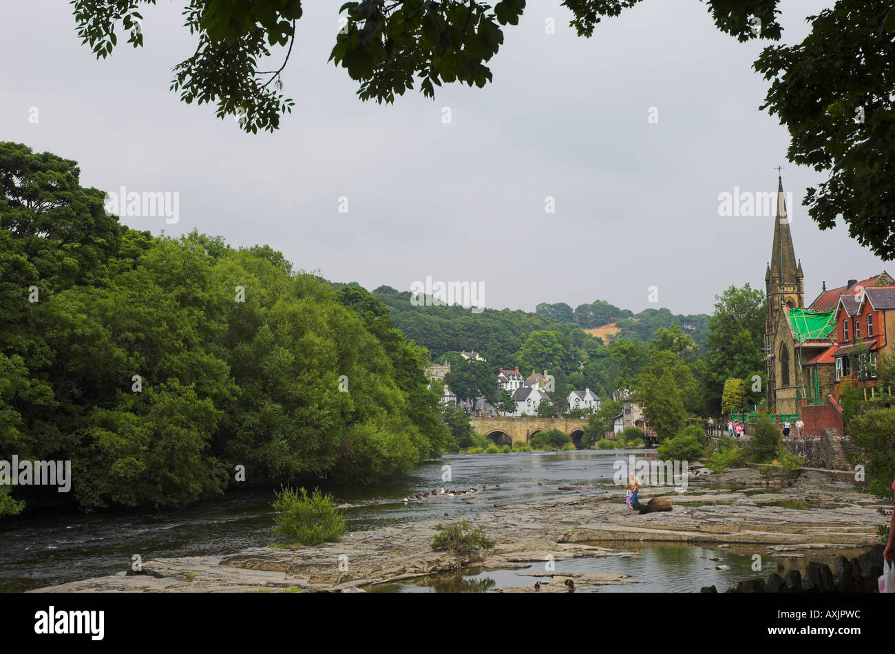 La rivière Dee et église St Collen s Llangollen Denbighshire Wales Banque D'Images