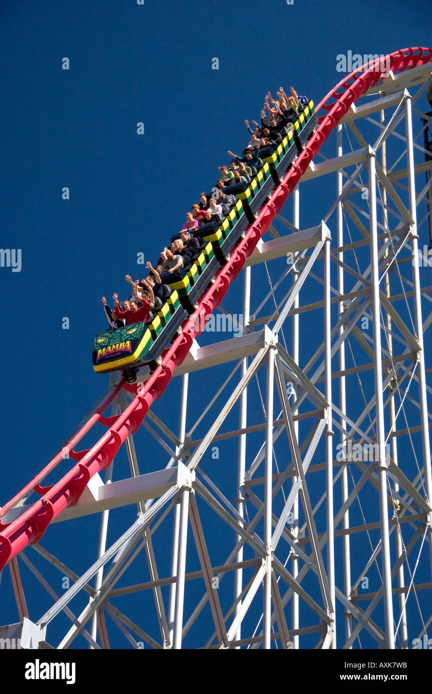 Le Mamba roller coaster à Worlds of fun de Kansas City Missouri Banque D'Images