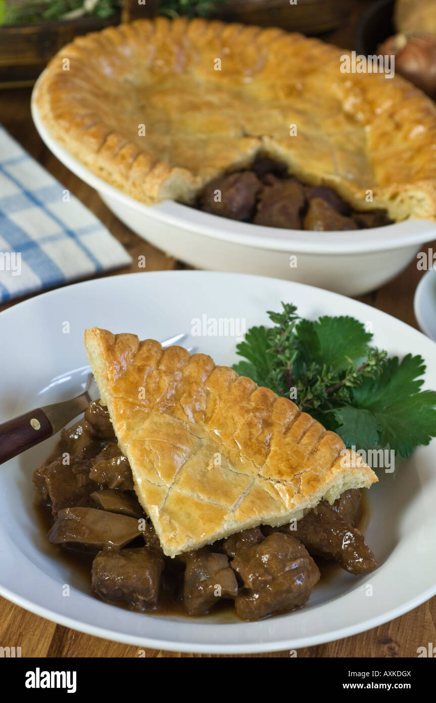 Steak and kidney pie traditionnelle UK Banque D'Images