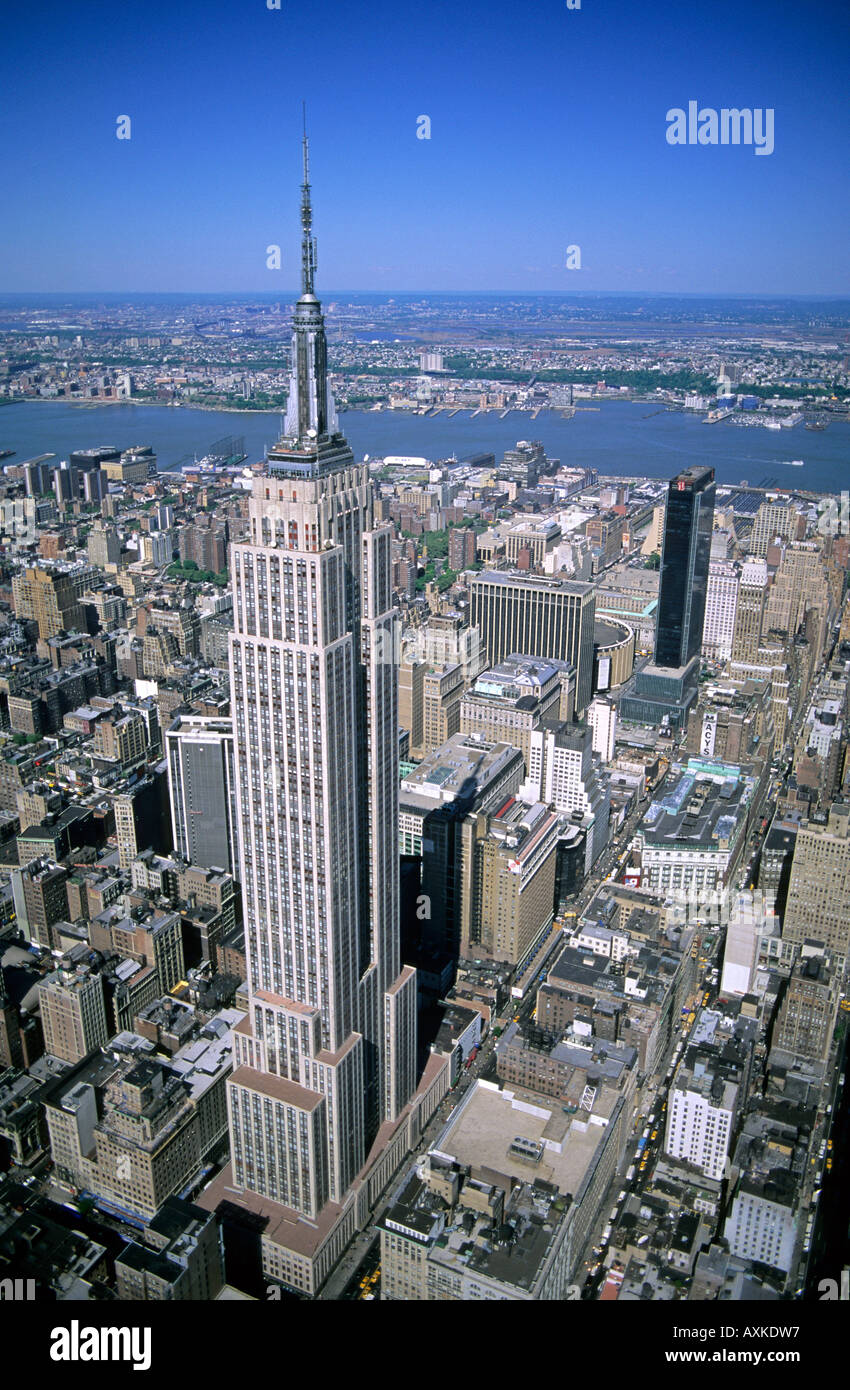 Vue aérienne de l'Empire State Building et New York New York l'Hudson River et le New Jersey sont à l'arrière-plan Banque D'Images