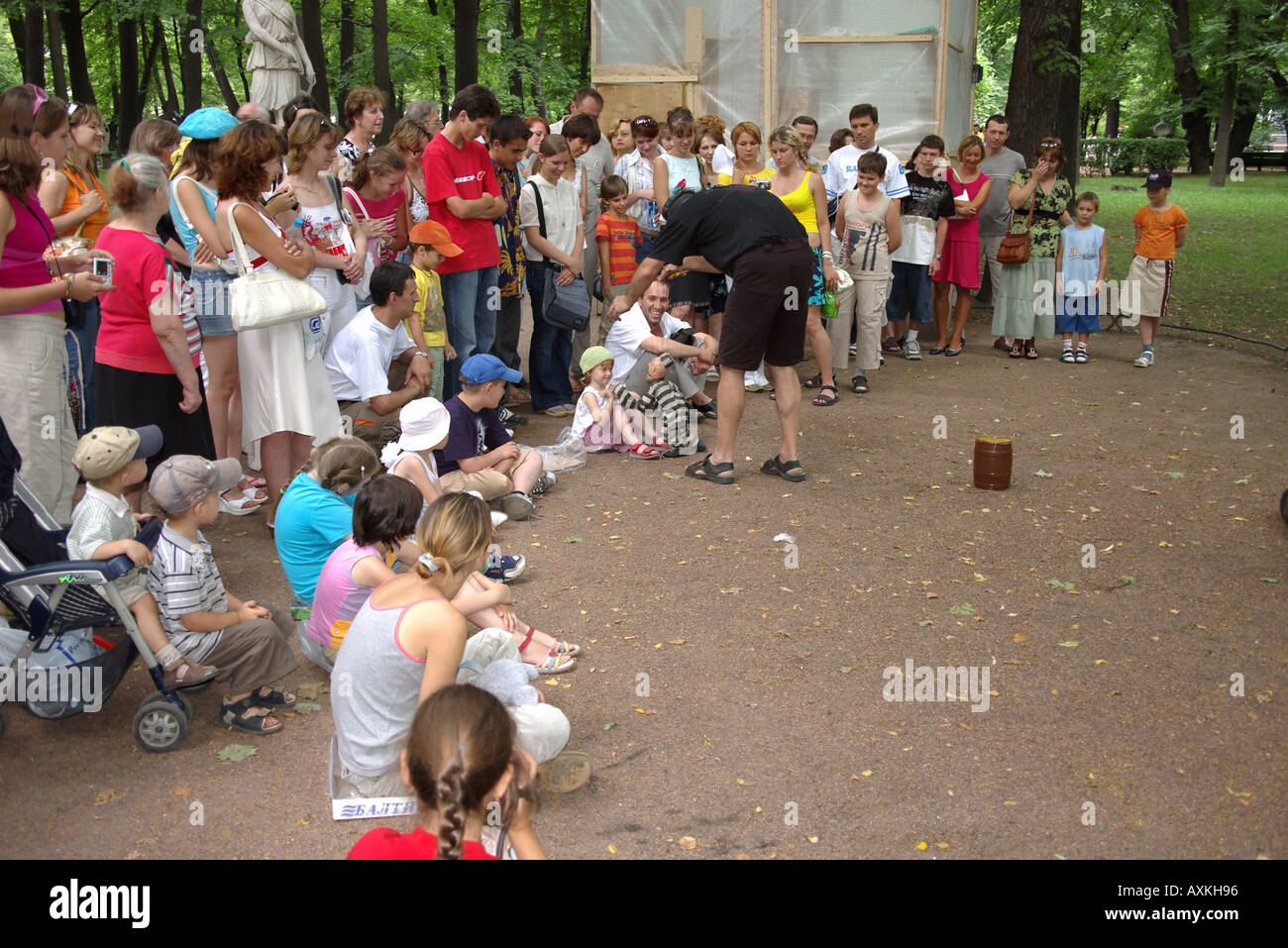 La performance de l'artiste de rue. Banque D'Images