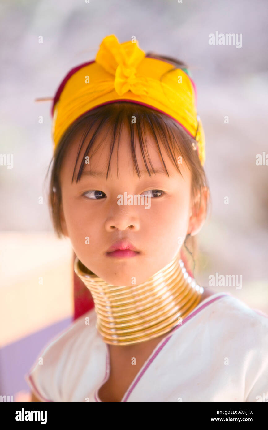 Karen girl près de Chiang Mai dans le nord de la Thaïlande Banque D'Images