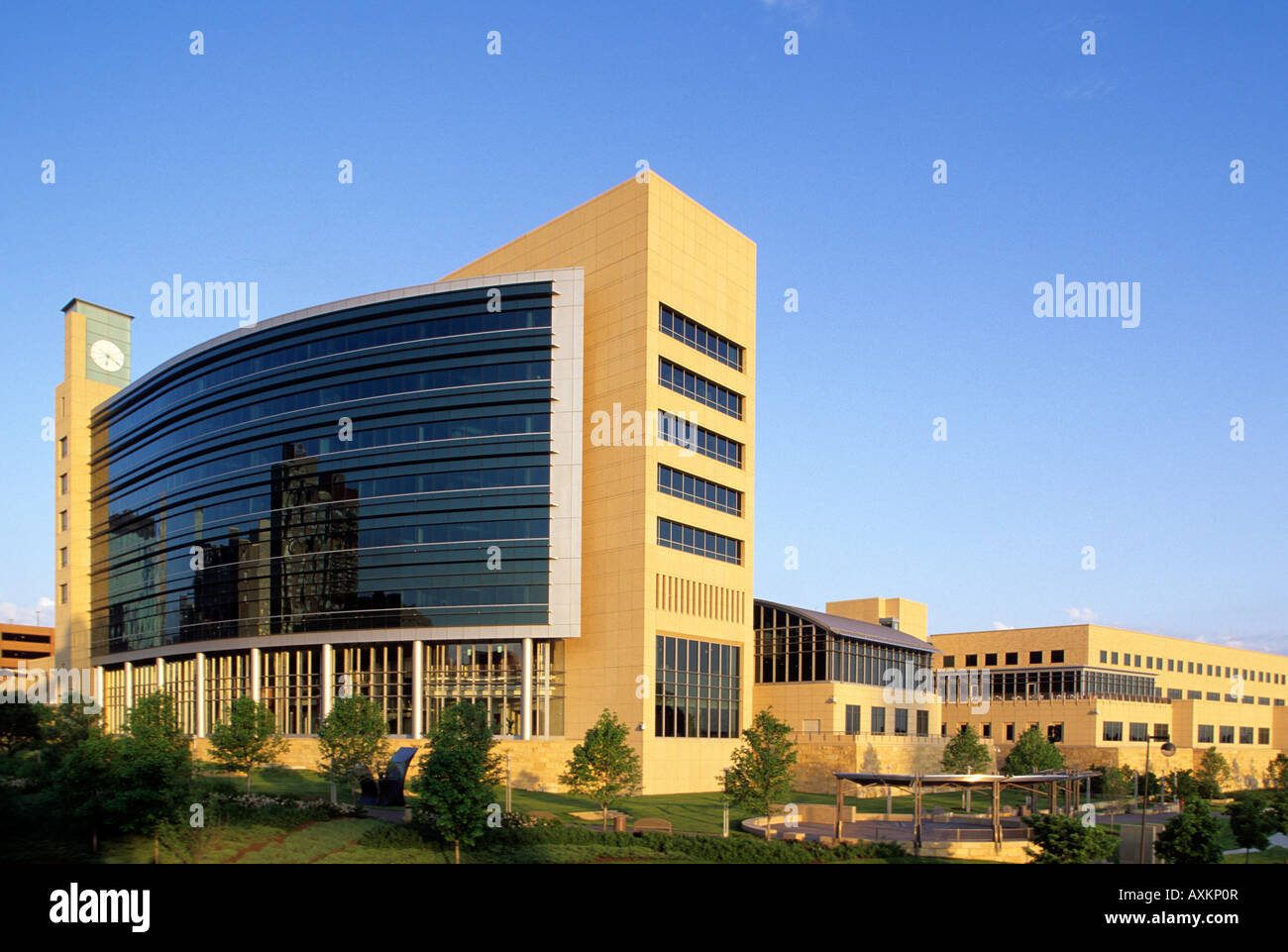 FEDERAL RESERVE BANK BUILDING dans le centre-ville de Minneapolis, MINNESOTA EST L'ÉTAT DE L'ART ARCHITECTURE. L'été. Banque D'Images