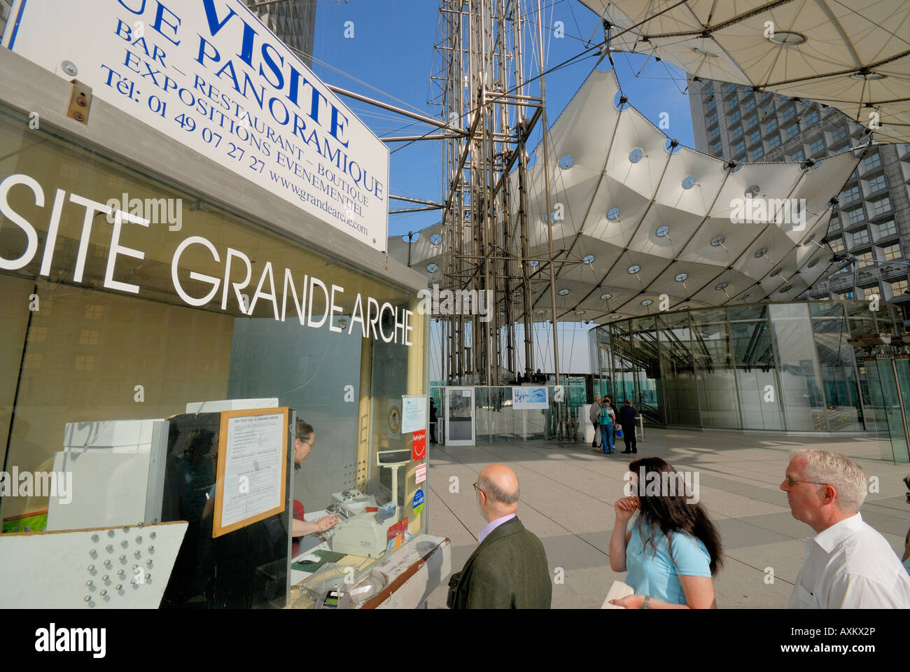 Ligne pour les billets d'entrée à La Grande Arche de Paris La Défense, France Banque D'Images