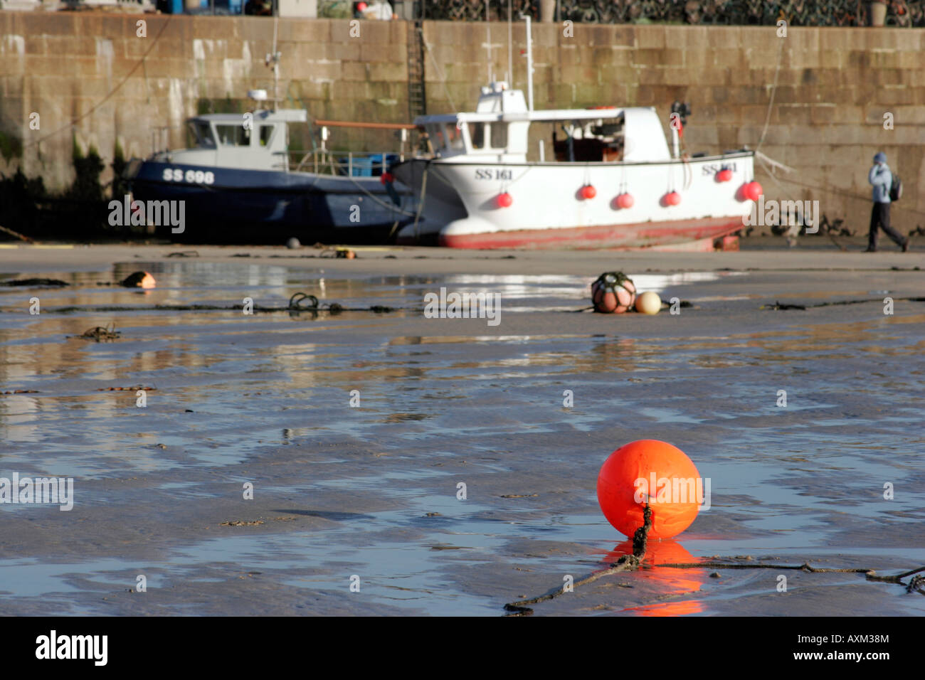 Bateaux échoués dans le port de St Ives en Cornouailles Banque D'Images