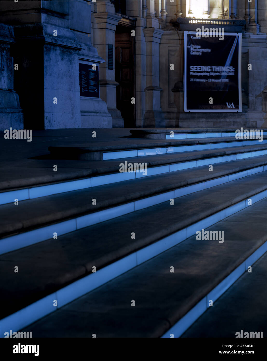 VICTORIA ALBERT MUSEUM ENTRÉE PRINCIPALE ÉTAPES Banque D'Images