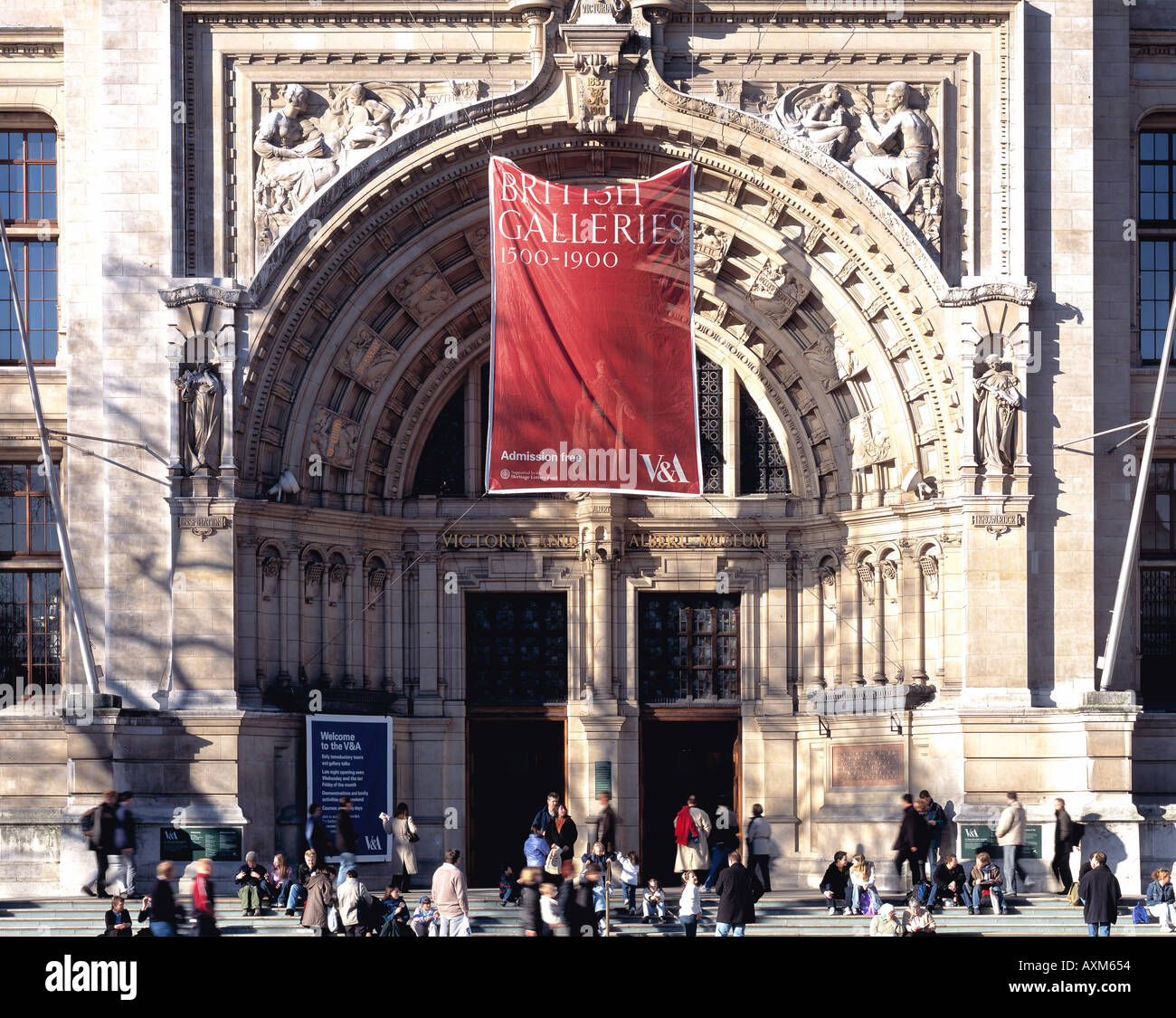 VICTORIA ALBERT MUSEUM ENTRÉE PRINCIPALE ÉTAPES Banque D'Images