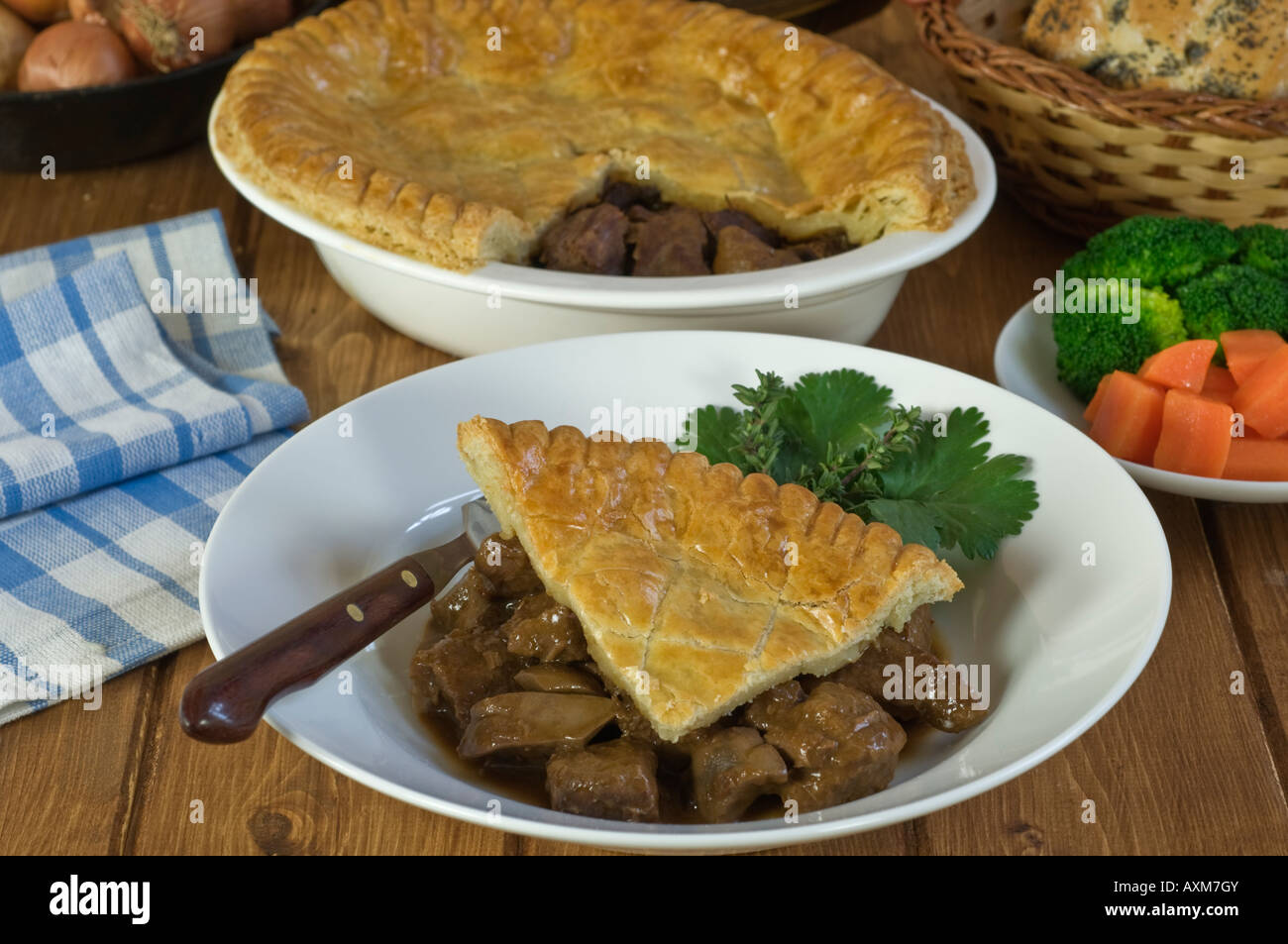 Steak and kidney pie traditionnelle UK Banque D'Images