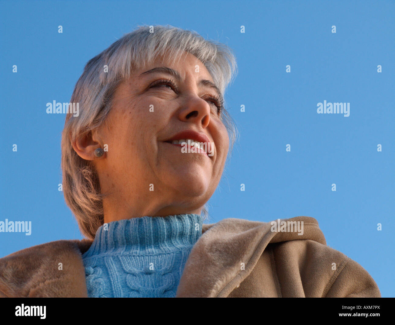 Portrait d'adulte mature woman outdoors Banque D'Images