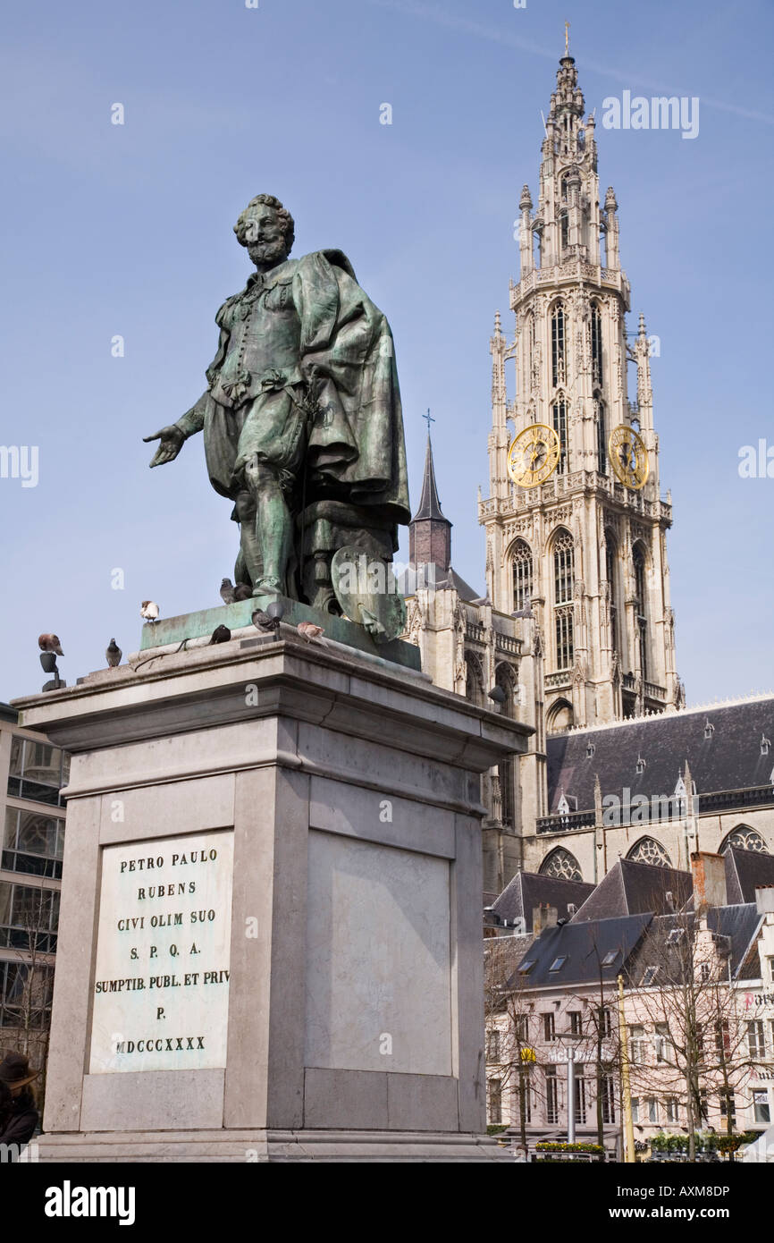 Statue de l'artiste, Peter Paul Rubens, dans la Grand Place (Place du Marché) Anvers, Belgique. Banque D'Images