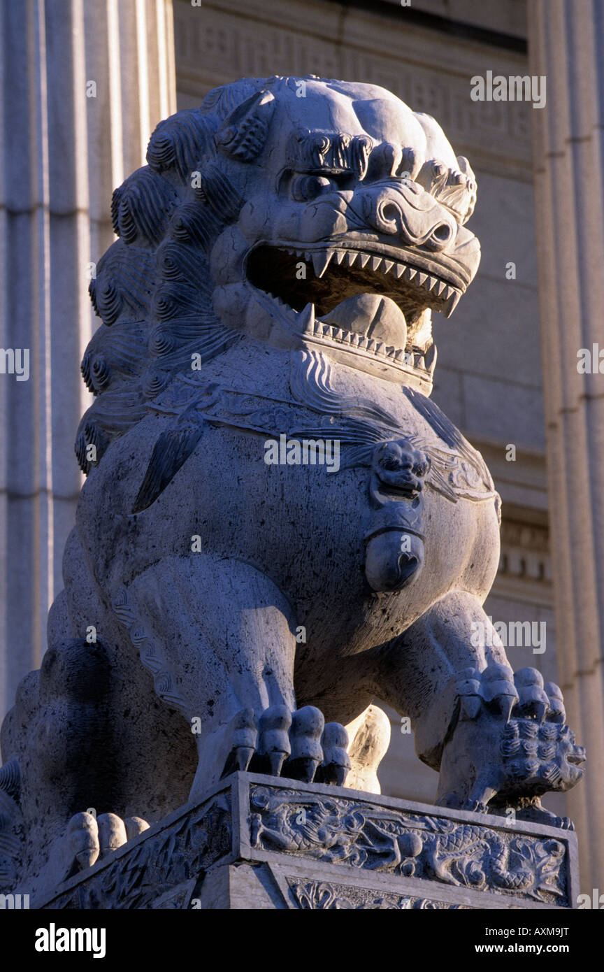 Tuteur EN LION EN ENTRÉE DE GARDES MINNEAPOLIS INSTITUTE OF ARTS, Minneapolis, Minnesota. Créé en Chine. Banque D'Images