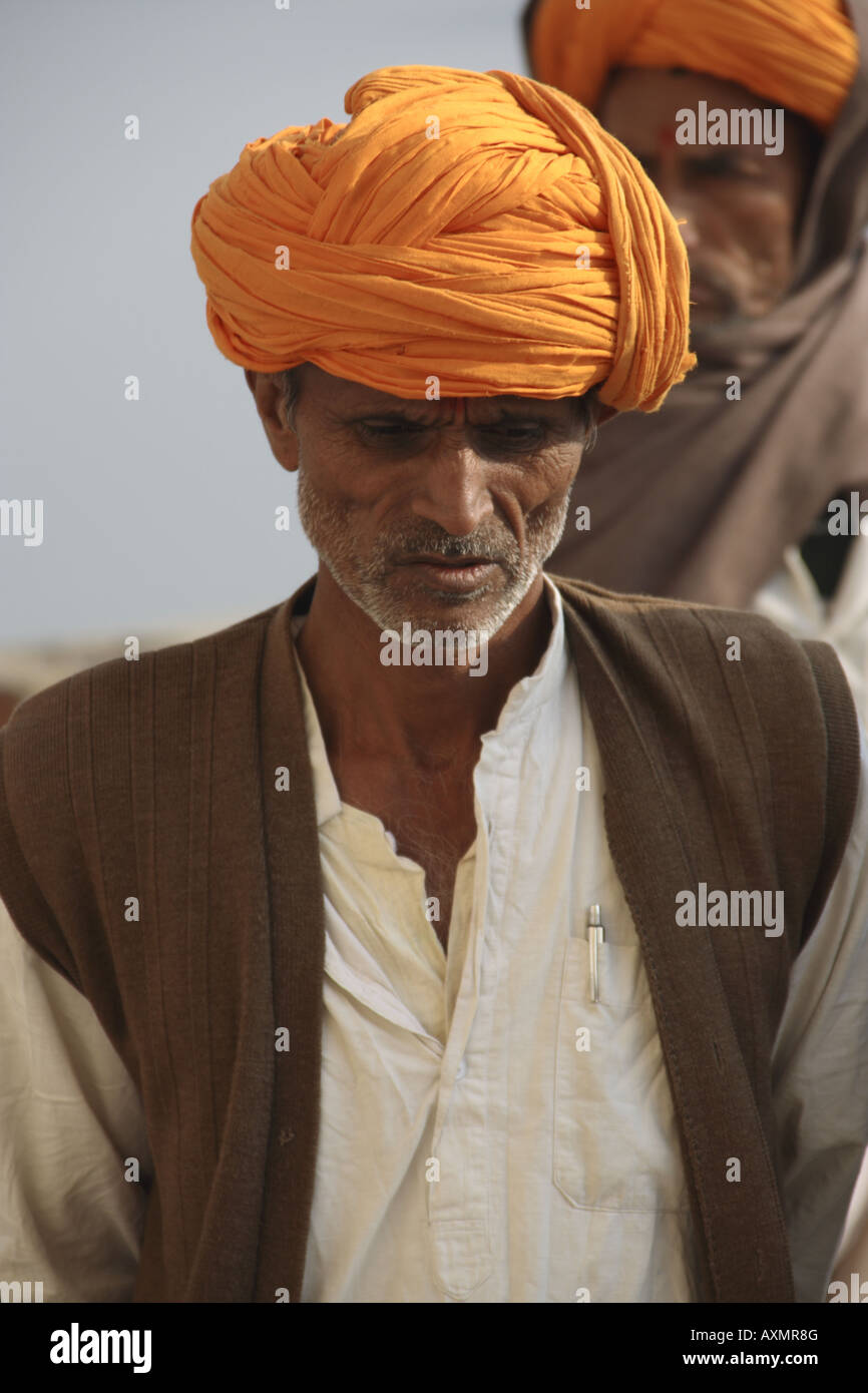 Le nord de l'Indien dans un turban sur le Pèlerinage Panchakroshi Banque D'Images