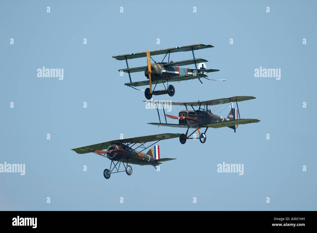 Memorial Flight de la Première Guerre mondiale : les avions de chasse, Fokker Dr.I SE5 et Morane-Saulnier Ai. Vintage français air show, la Ferté Alais Banque D'Images