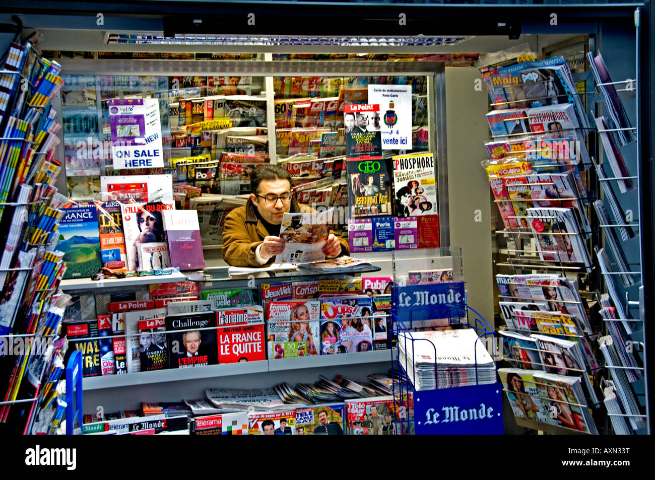 Kiosque à journaux journalisme journaliste journaliste journaliste pressman newshawk kiosque librairie librairie Banque D'Images