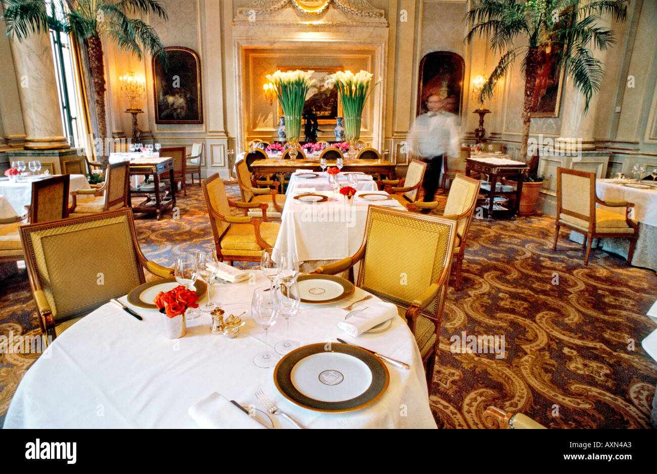France Paris, à l'intérieur de Fancy Dining, restaurant français « le V » « le cinq » haute cuisine, intérieur luxueux Hôtel four Seasons George V, européen, Banque D'Images