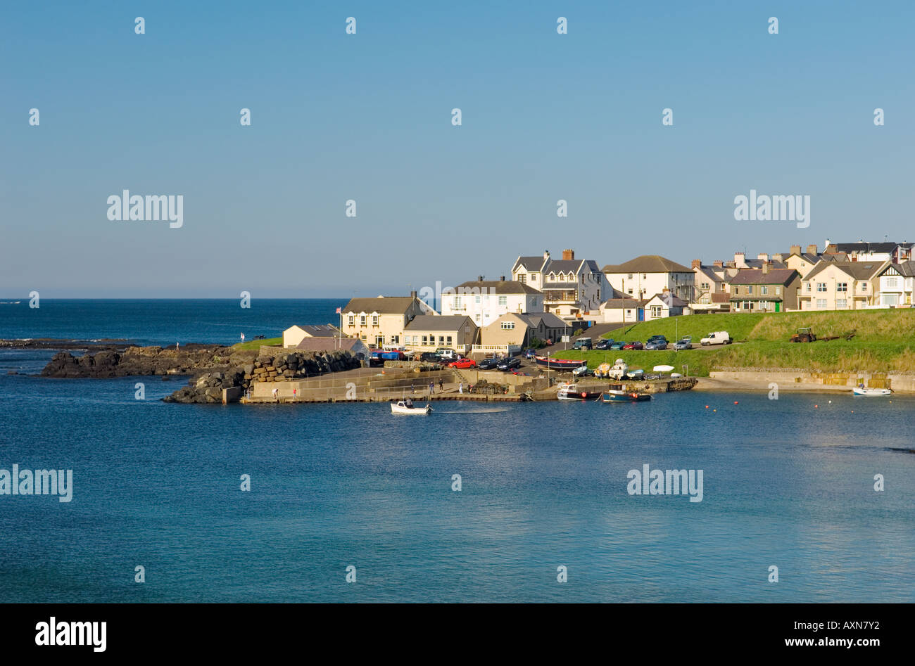 Sur le port de Portballintrae North Côte d'Antrim Road 1 mile de Bushmills et la Chaussée des Géants, le comté d'Antrim, en Irlande du Nord Banque D'Images