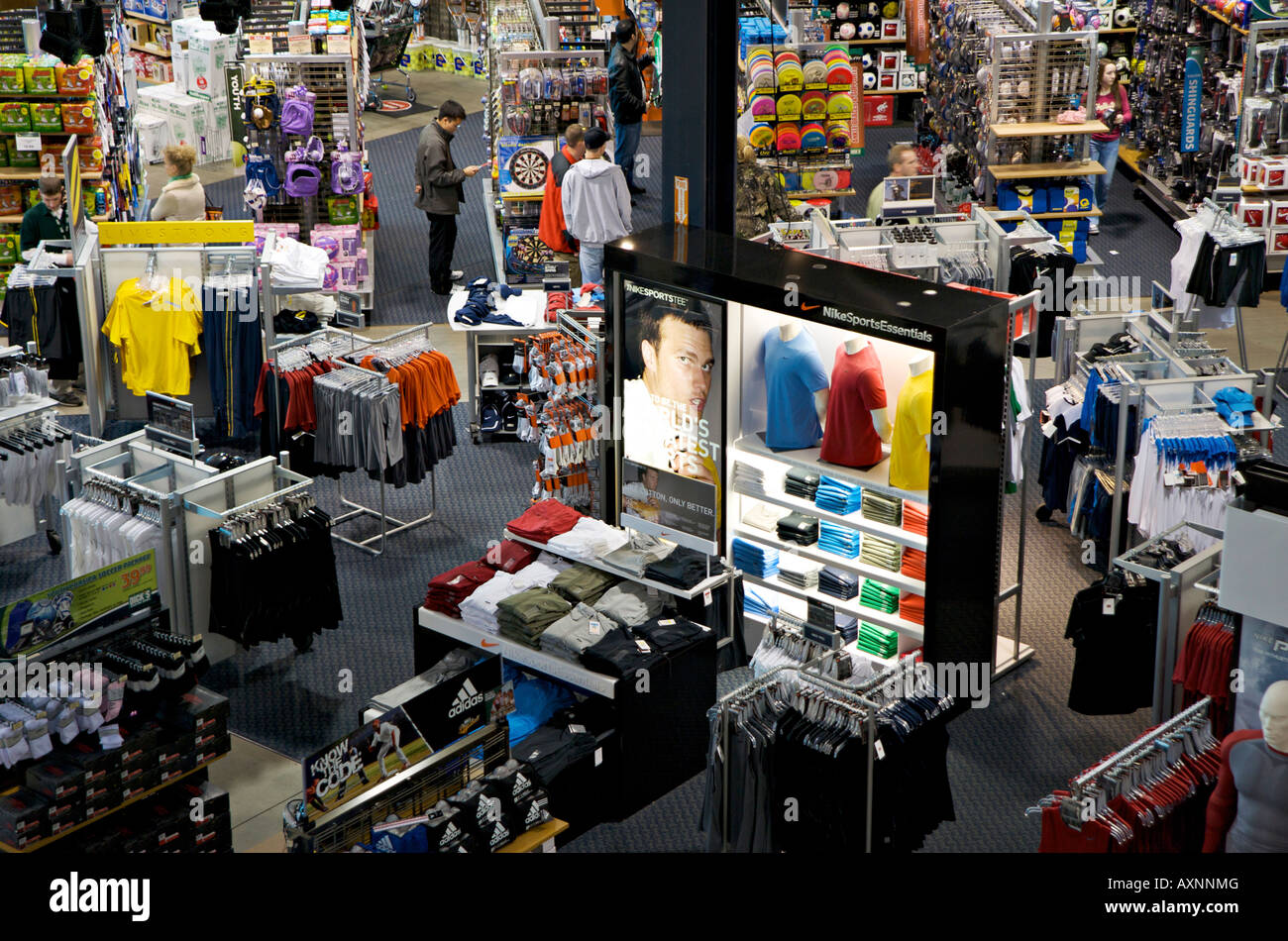 Magasin de sport de la vente au détail dans un centre commercial Banque D'Images