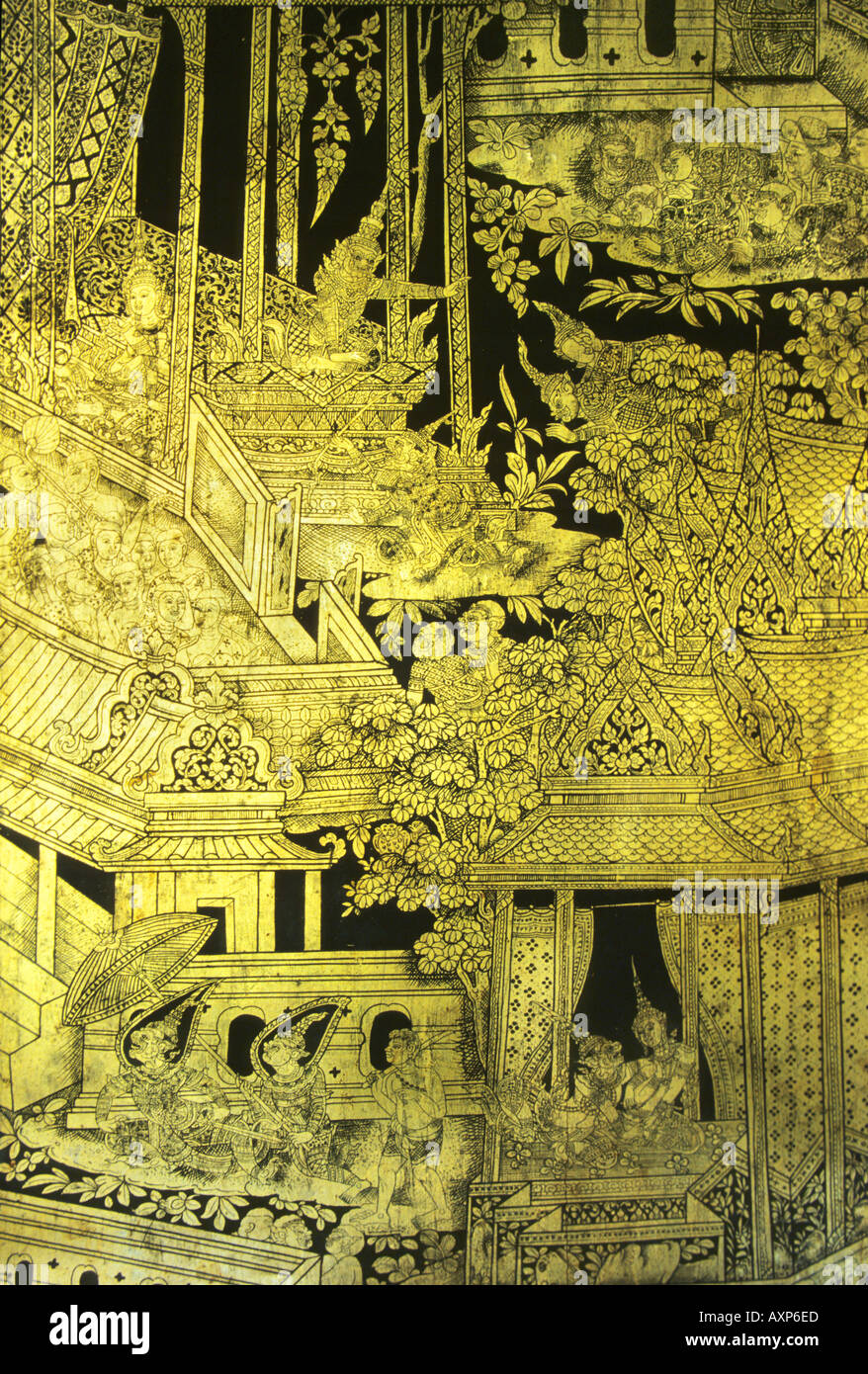 Épique Ramayana en feuille d'or sur laque noire panneaux dans Bangkok temple Banque D'Images