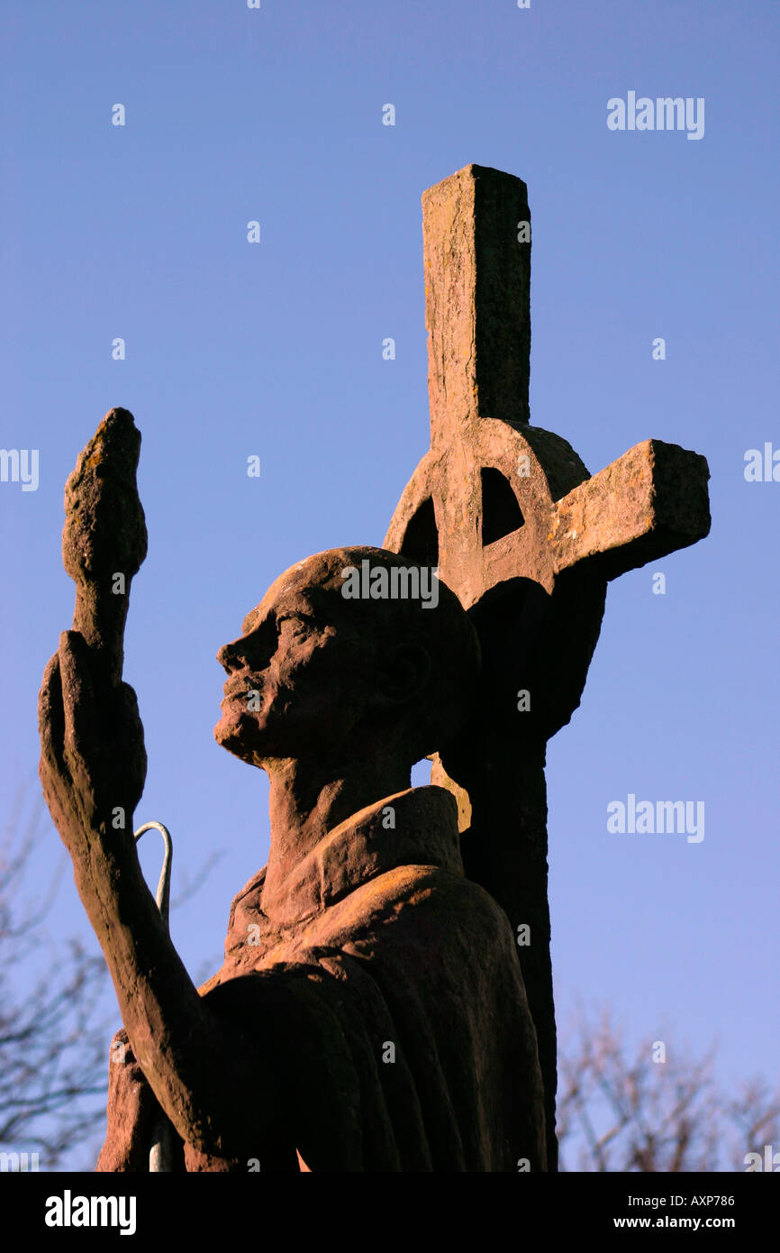 Statue de St Aidan Prieuré de Lindisfarne île sacrée Northumberland England Banque D'Images