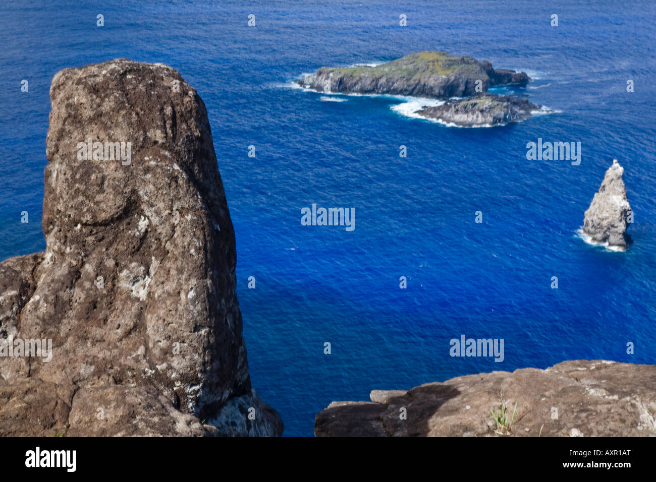 Moto Nui Île de la cult Birdman vu depuis le village d'Orongo avec pétroglyphes Birdman Banque D'Images
