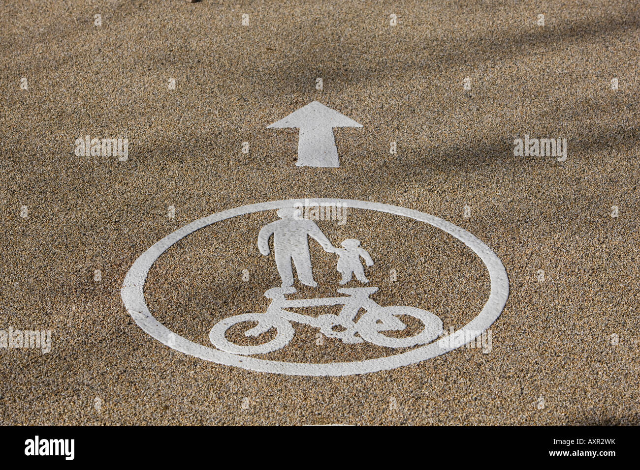 Chemin du cycle de marche et signe ainsi sur le terrain dans le parc de Greenwich Londres Banque D'Images