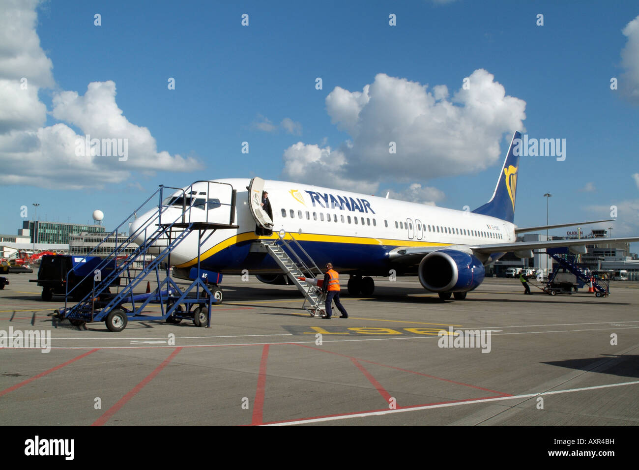 Ryanair Boeing 737 800 avion à réaction à l'Aéroport International de Dublin Irlande Banque D'Images
