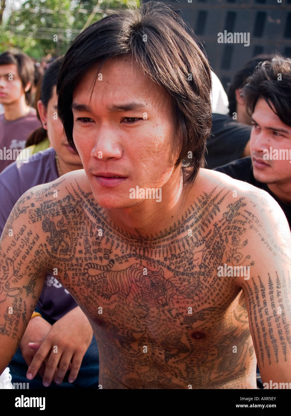 Beaucoup de tatouages au Wat Bang Phra Tattoo Festival en Thaïlande Banque D'Images