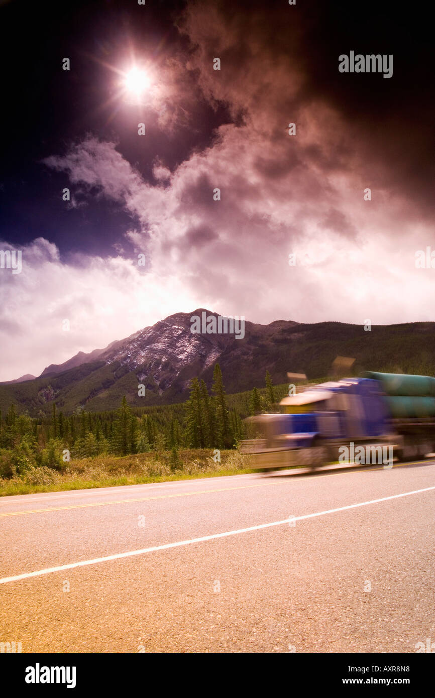 Déménagement camion semi autoroute Banque D'Images