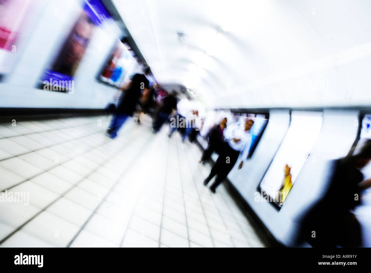 En se promenant dans le métro de Londres Banque D'Images