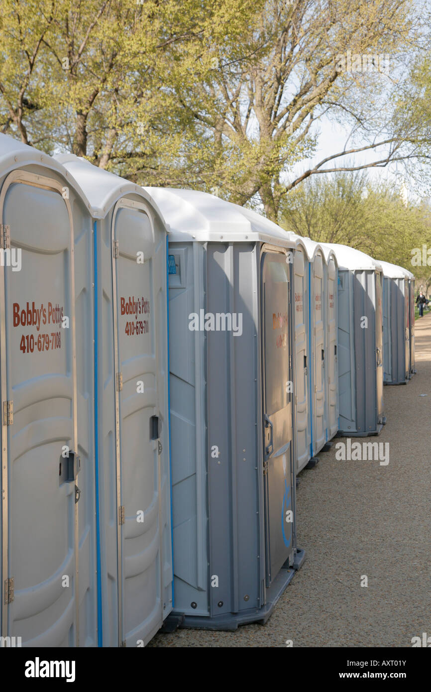 Cabines de toilettes portables alignés, Washington DC, USA Banque D'Images