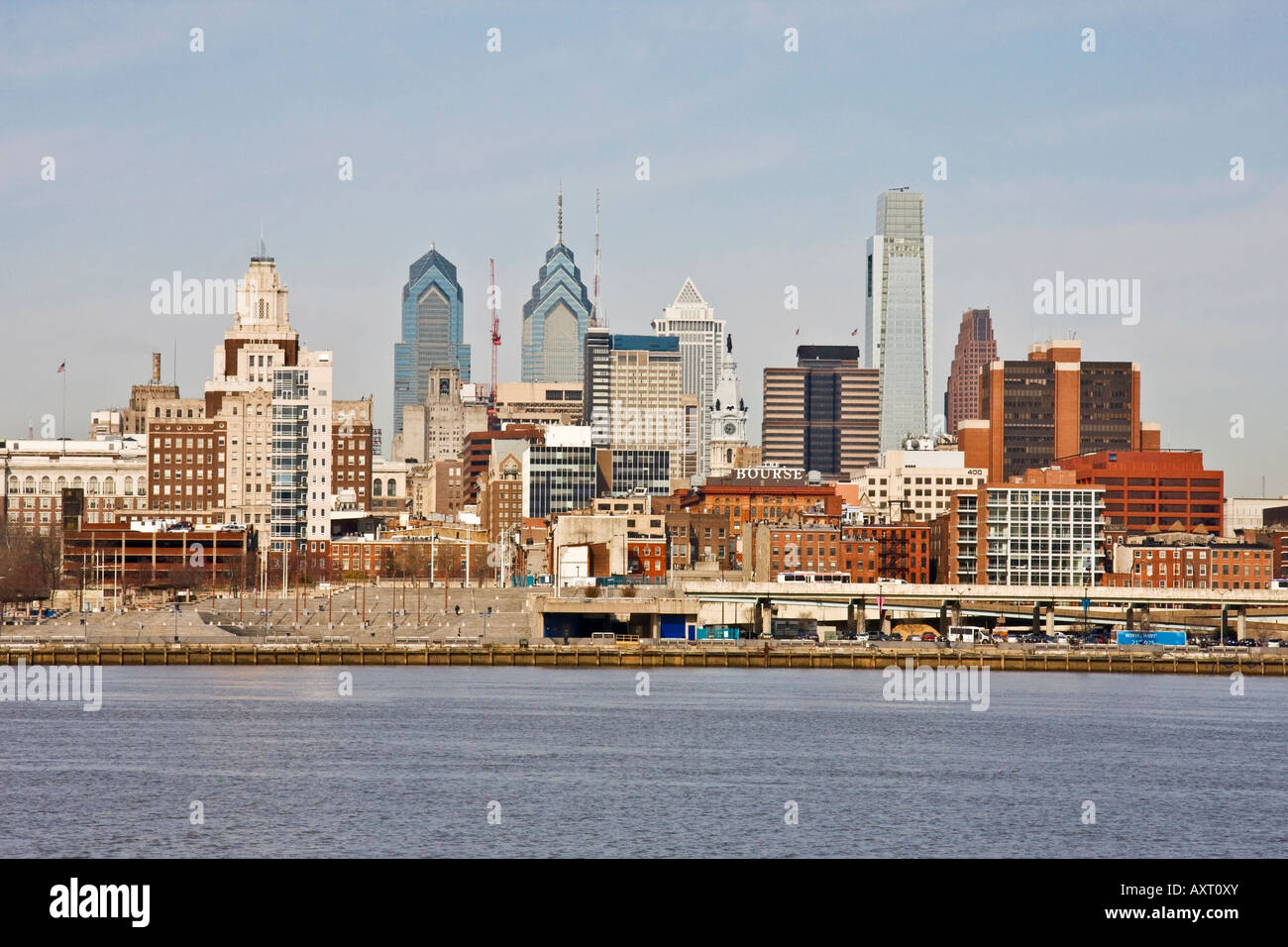 Le centre-ville de Philadelphia Skyline New York USA vue de Camden NJ Banque D'Images