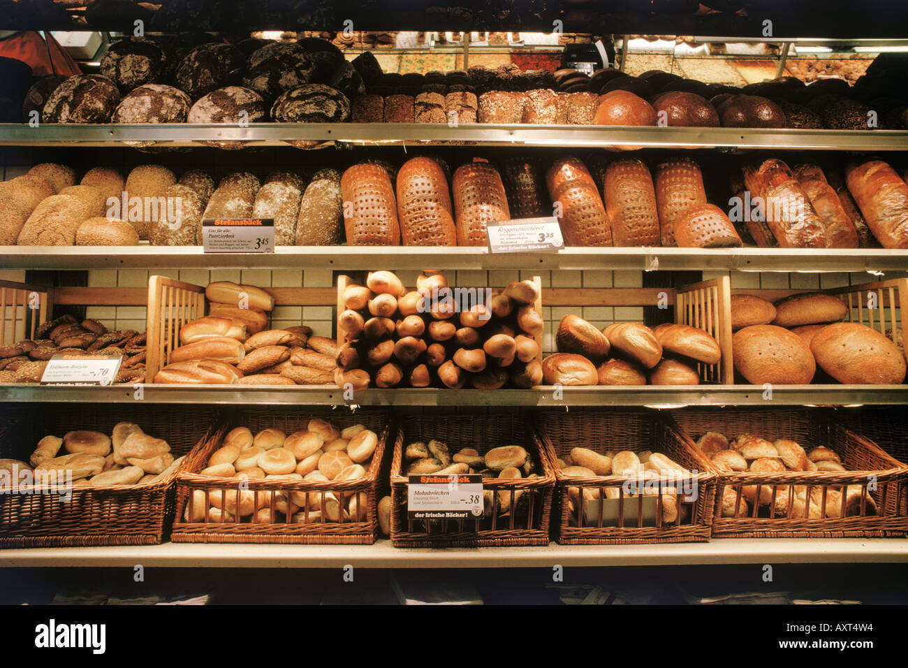 Assortiment de pain frais à la boulangerie allemande Banque D'Images