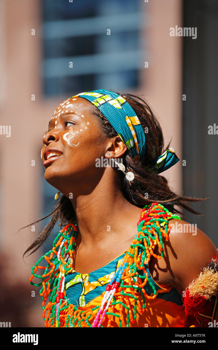 Danseur et chanteur nigérian, Vancouver, Canada Banque D'Images