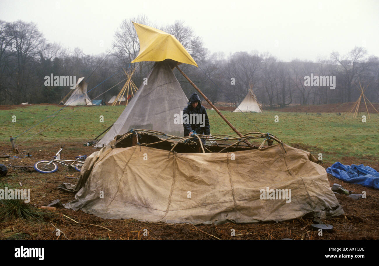 Communauté hippie abandonnant la société ordinaire 1980s Royaume-Uni. Tipi Valley Llandeilo, pays de Galles 1985 HOMER SYKES Banque D'Images