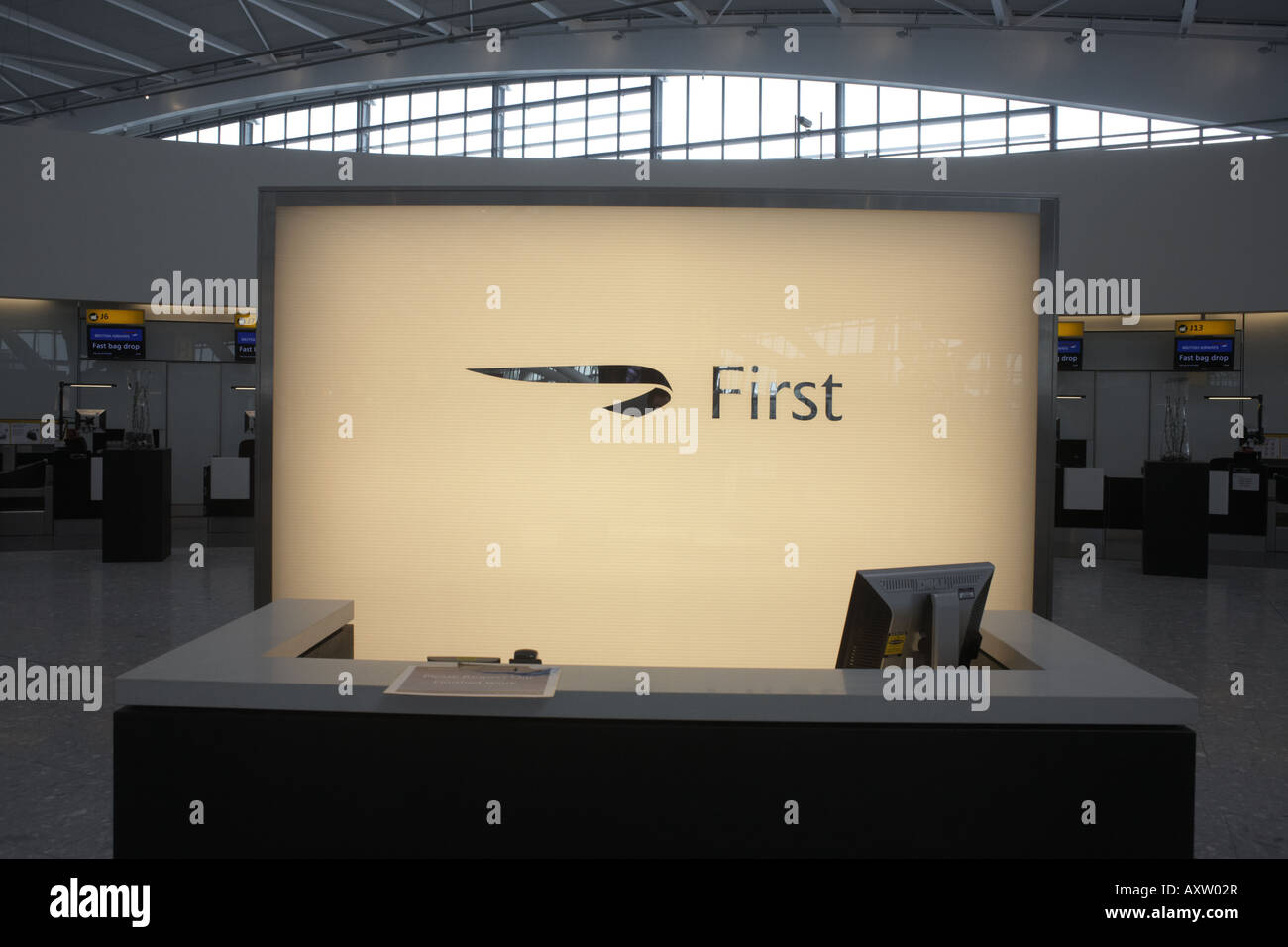 Première Classe de British Airways landside enregistrement à tout nouveau terminal de l'aéroport Heathrow de Londres 5 construction Banque D'Images