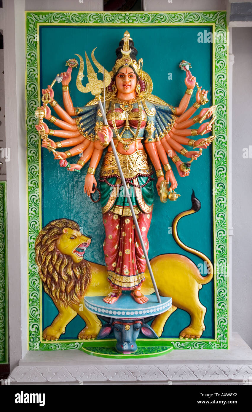 SRI SRINIVASA PERUMAL Temple Hindu Temple pour adorer Vaishnavite SINGAPOUR Serangoon Road autel figure lion vishnu hindu Banque D'Images