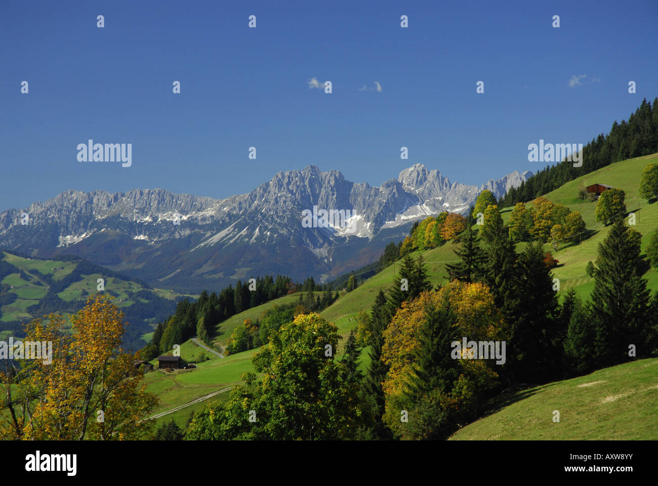 À Kitzbuehl paysage alpin avec vue sur la montagne Wilder Kaiser, l'Autriche, le Tyrol Banque D'Images