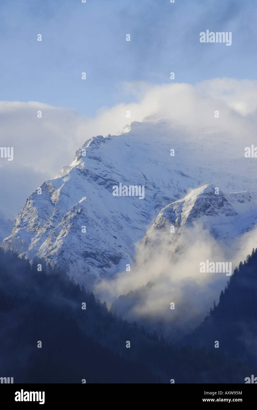 Alpes avec la neige en automne à Mittersill, dans le parc national de Hohe Tauern, l'Autriche, le Tyrol, Mittersill Banque D'Images